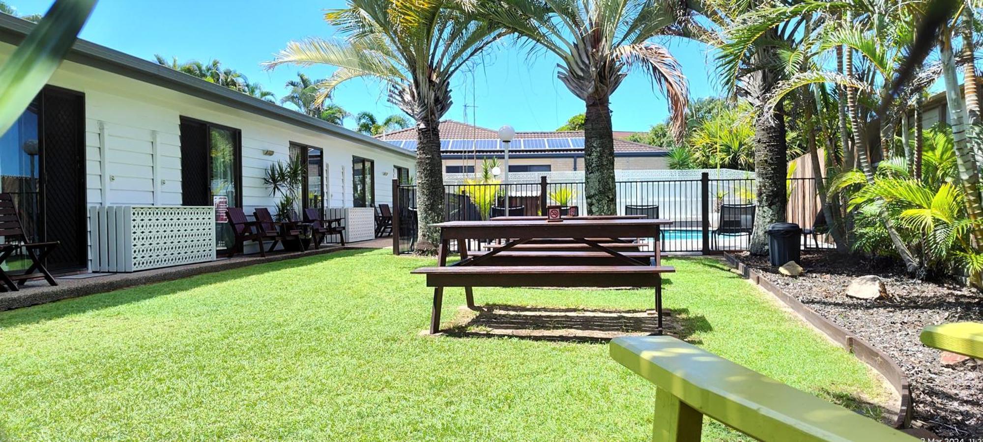 Pacific Palms Motor Inn Marcoola Exteriör bild